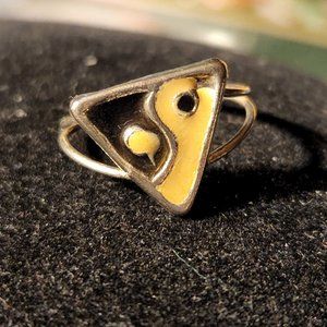 Vintage Ying Yang Triangle Enamel Black White